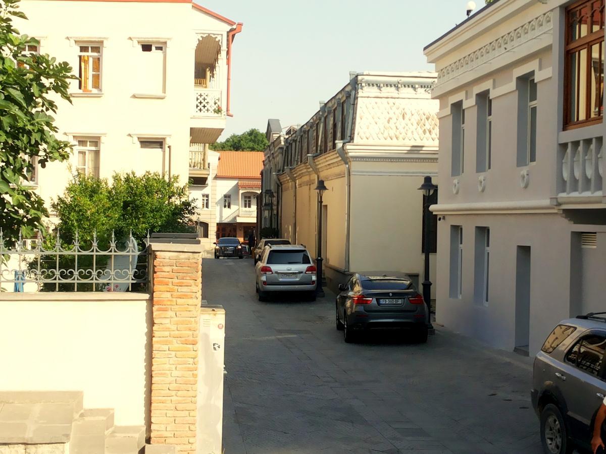 Meidan Suites Tbilisi Bagian luar foto
